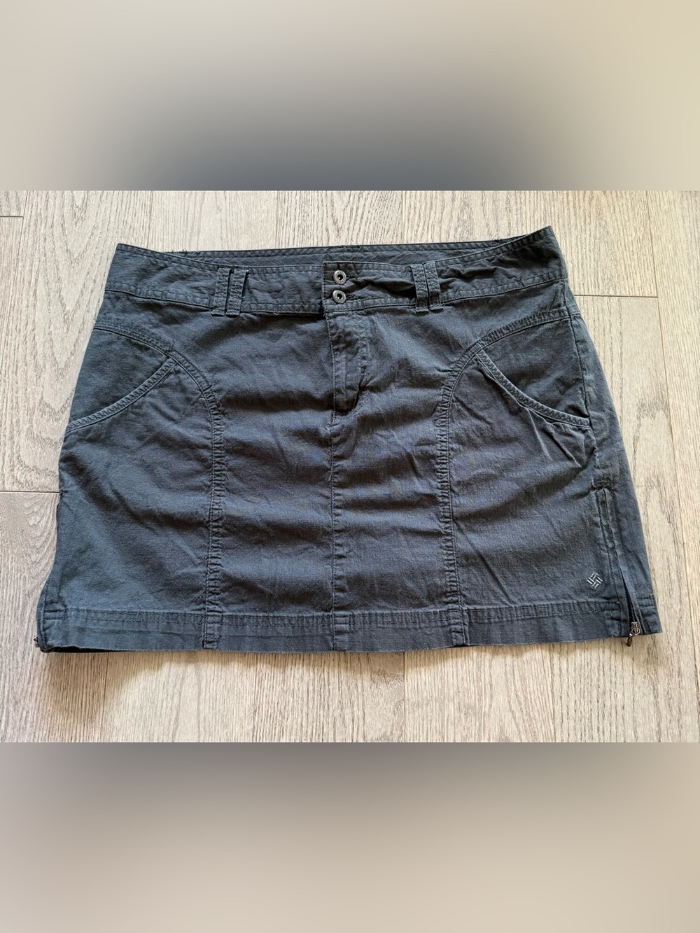 Columbia Casual Mini Skirt Mid Rise with Front Button Detail in size 12